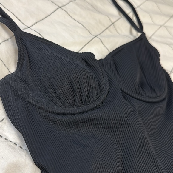 Roxy bathing suit size small - Picture 2 of 3